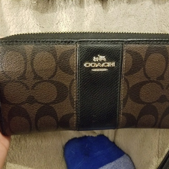 Coach wallet - Picture 1 of 5